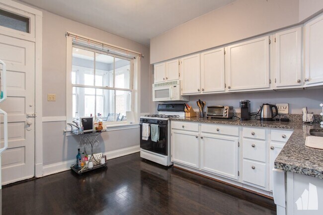 1538 W Wrightwood Ave, Unit 3 in Chicago, IL - Building Photo - Building Photo
