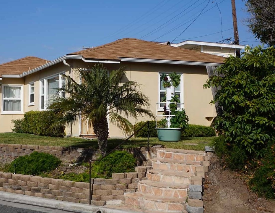 329 W Avenida Palizada in San Clemente, CA - Building Photo