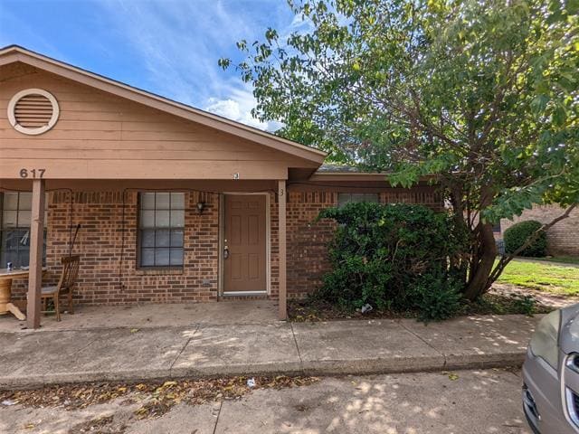 617 Race St in Crowley, TX - Building Photo
