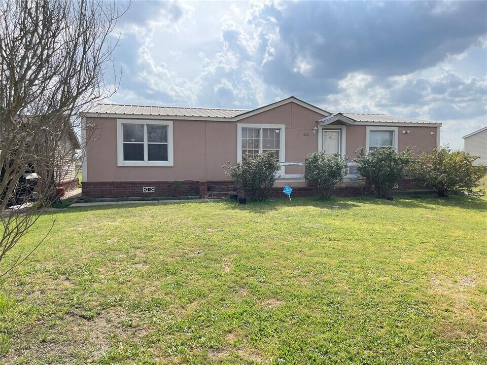 379 McDonald Ln W in Cedar Creek, TX - Building Photo