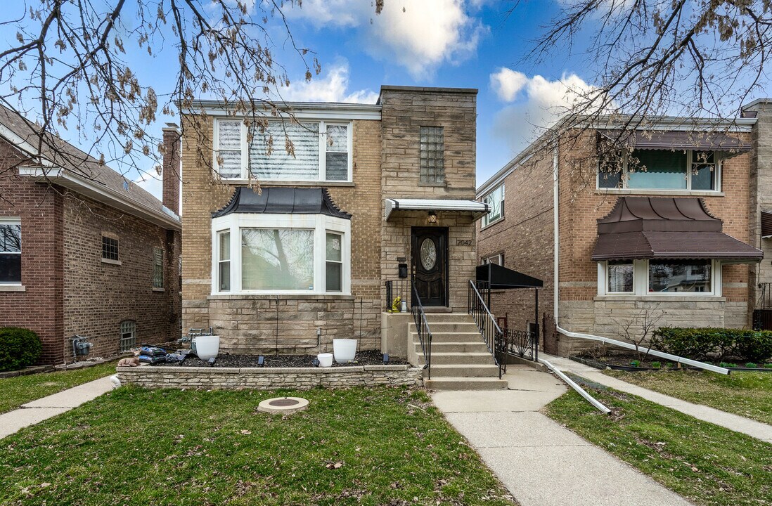 2042 73rd Ave in Elmwood Park, IL - Building Photo