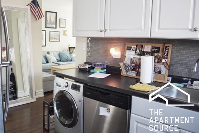 3823 N Greenview Ave, Unit 3W in Chicago, IL - Foto de edificio - Building Photo