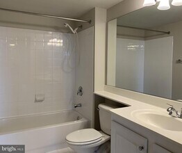 11710 Old Georgetown Rd, Unit 1012 in North Bethesda, MD - Building Photo - Building Photo