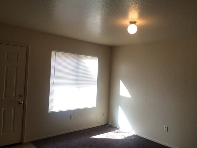 6205 S H St in Bakersfield, CA - Building Photo - Building Photo