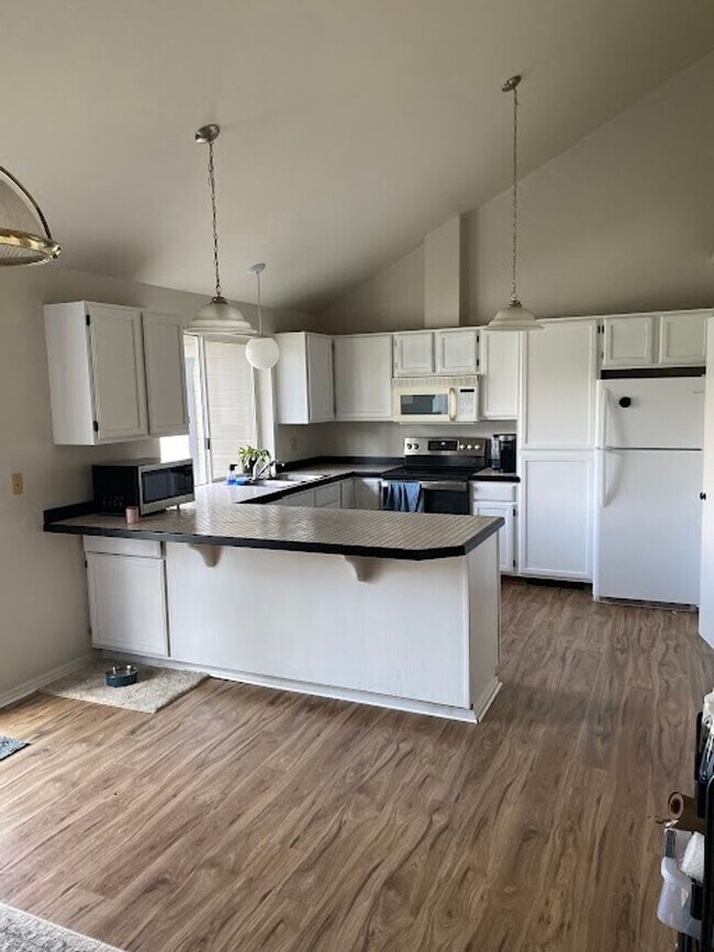 3503 Cascade Loop-Unit -B in Yakima, WA - Building Photo - Building Photo