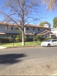 8351 Amigo Ave in Northridge, CA - Foto de edificio - Building Photo