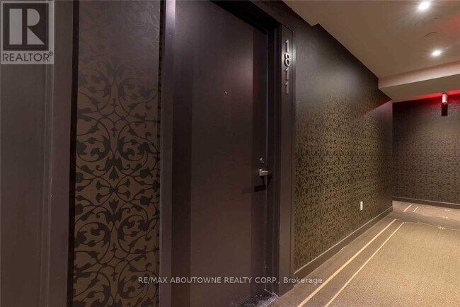 197 Yonge St in Toronto, ON - Building Photo - Building Photo