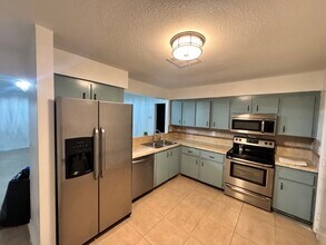 681 Madrid Dr in Kissimmee, FL - Building Photo - Building Photo