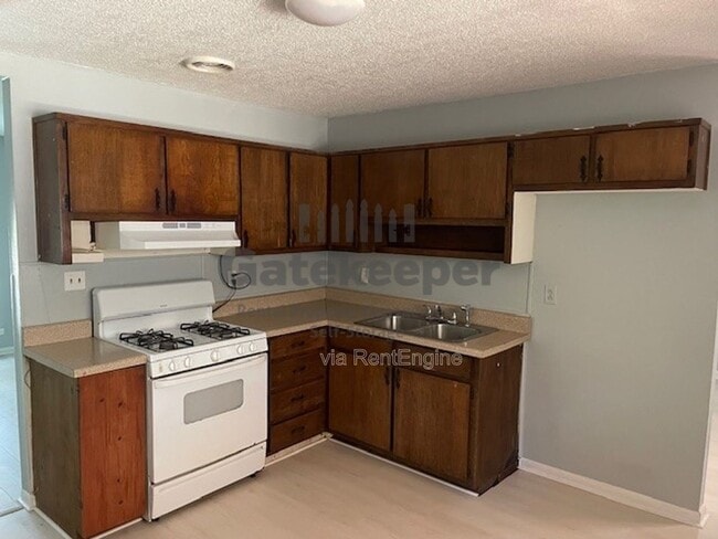 8202 Attleboro Dr in Jonesboro, GA - Building Photo - Building Photo