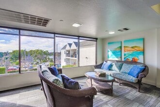 Casa Pacifica Senior Apartment Homes in Santa Ana, CA - Foto de edificio - Building Photo