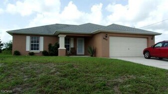 2923 3rd St SW in Lehigh Acres, FL - Building Photo