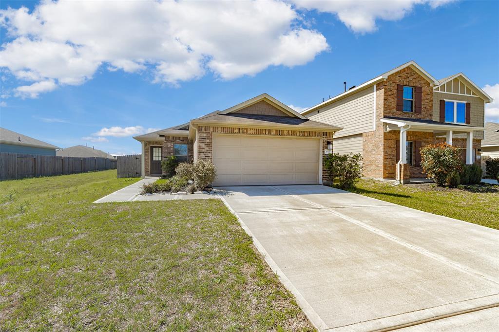 445 Camas Creek Ln in Magnolia, TX - Building Photo