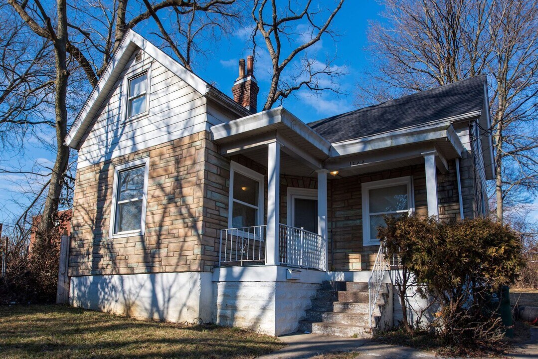 1222 Homeside Ave in Cincinnati, OH - Building Photo