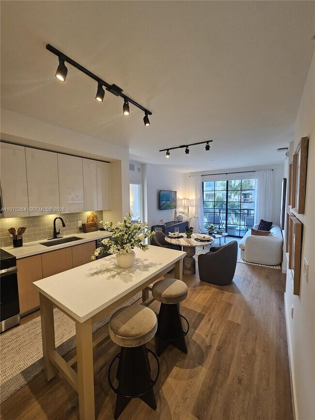 1650 NE 124th St in North Miami, FL - Building Photo - Building Photo