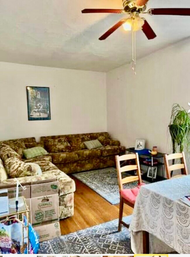 1675 Beacon St, Unit 4 in Brookline, MA - Building Photo - Building Photo