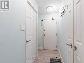 24 Wellesley St W in Toronto, ON - Building Photo - Building Photo