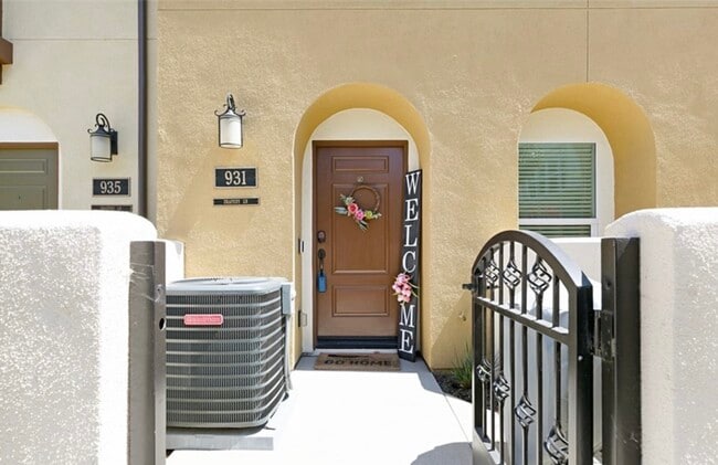 931 E Drapery Ln in Anaheim, CA - Building Photo - Building Photo