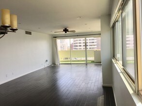 10701 Wilshire Blvd, Unit 1003 in Los Angeles, CA - Foto de edificio - Building Photo