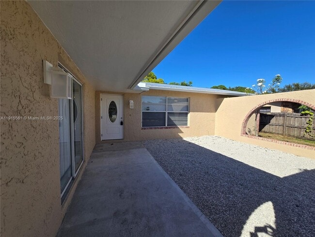 3201 SE Hibiscus St in Stuart, FL - Building Photo - Building Photo