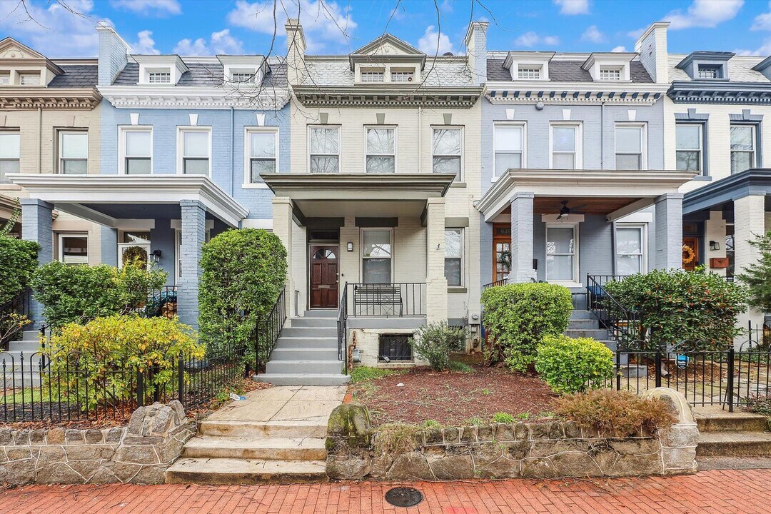 641 5th St NE in Washington, DC - Building Photo
