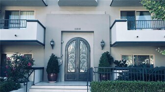 11218 Camarillo St in Los Angeles, CA - Building Photo
