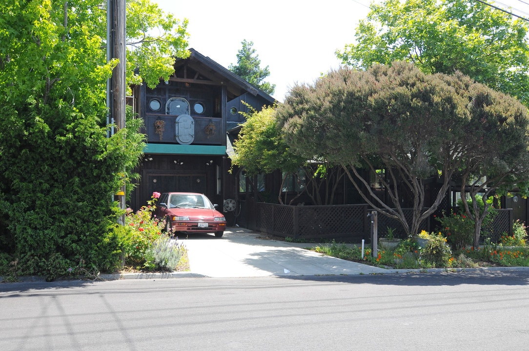 614 Lexington Ave in El Cerrito, CA - Foto de edificio