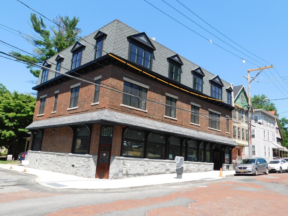 400 Stewart Ave in Ithaca, NY - Foto de edificio