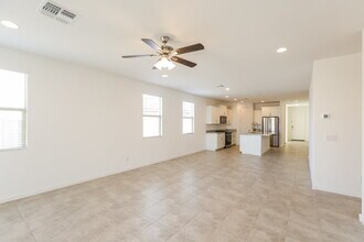 17484 W Sunnyslope Ln in Waddell, AZ - Foto de edificio - Building Photo