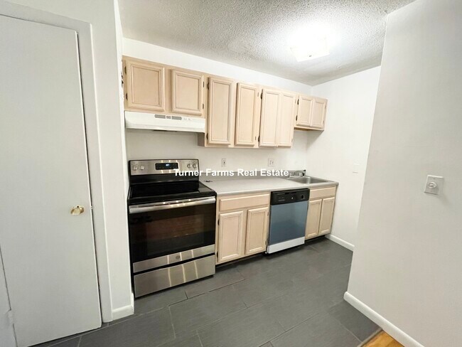 40 Evergreen St, Unit 31 in Boston, MA - Building Photo - Building Photo
