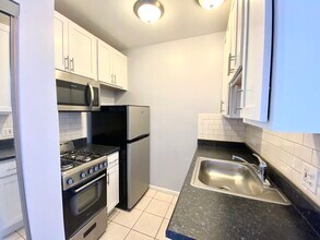 4241 N Kenmore Ave, Unit G6 in Chicago, IL - Building Photo - Building Photo