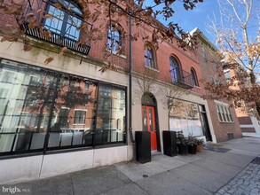2116 Locust St in Philadelphia, PA - Building Photo - Building Photo