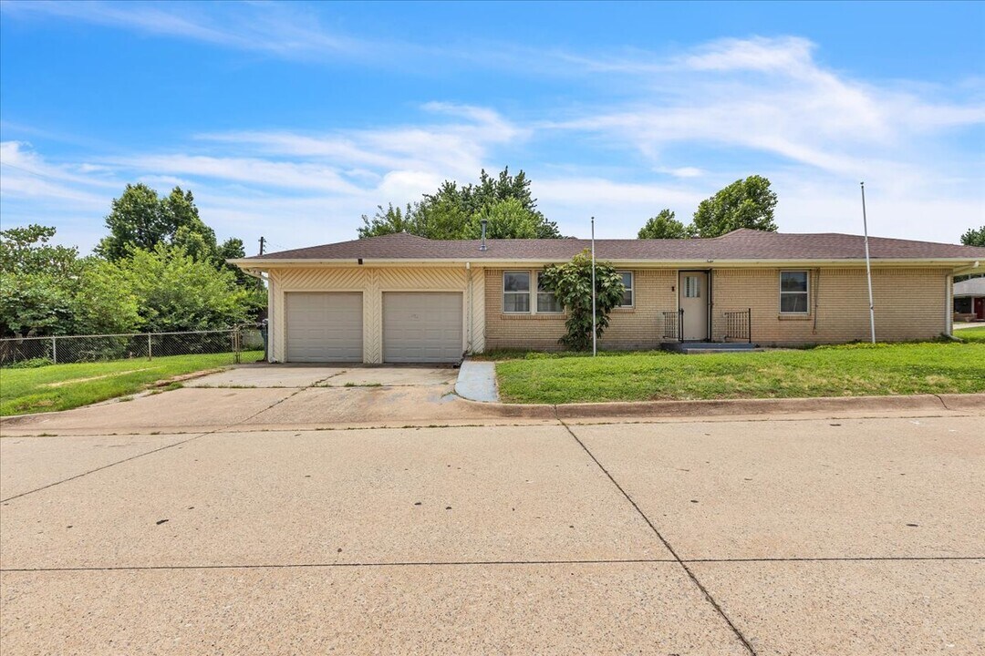 2412 N Key Blvd in Midwest City, OK - Building Photo