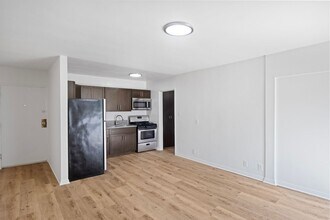 6871 Franklin Ave - Hollywood Cozmo in Los Angeles, CA - Building Photo - Building Photo