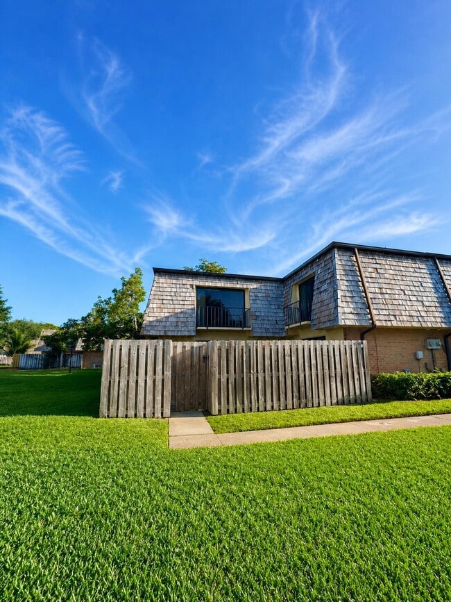 property at 119 Lake Arbor Dr
