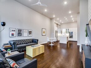 3816 Roseland Ave in Dallas, TX - Foto de edificio - Building Photo