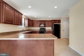 180 Breezewood Dr in Hanover, PA - Building Photo - Building Photo