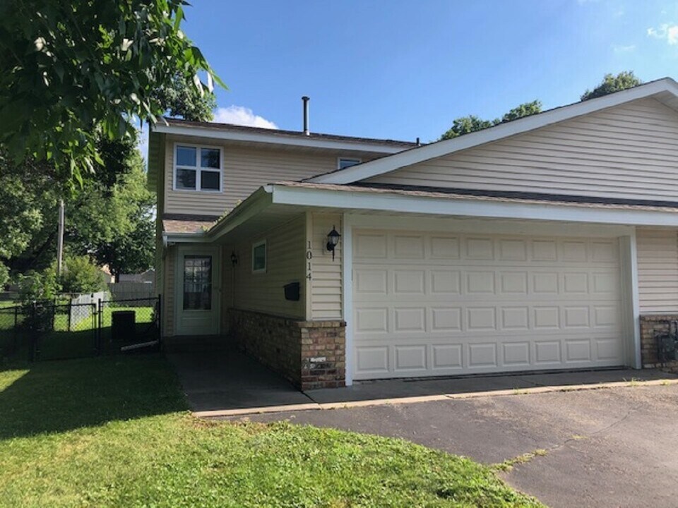 1014 3rd Ave E in Shakopee, MN - Foto de edificio