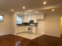 14228 Erwin St photo'