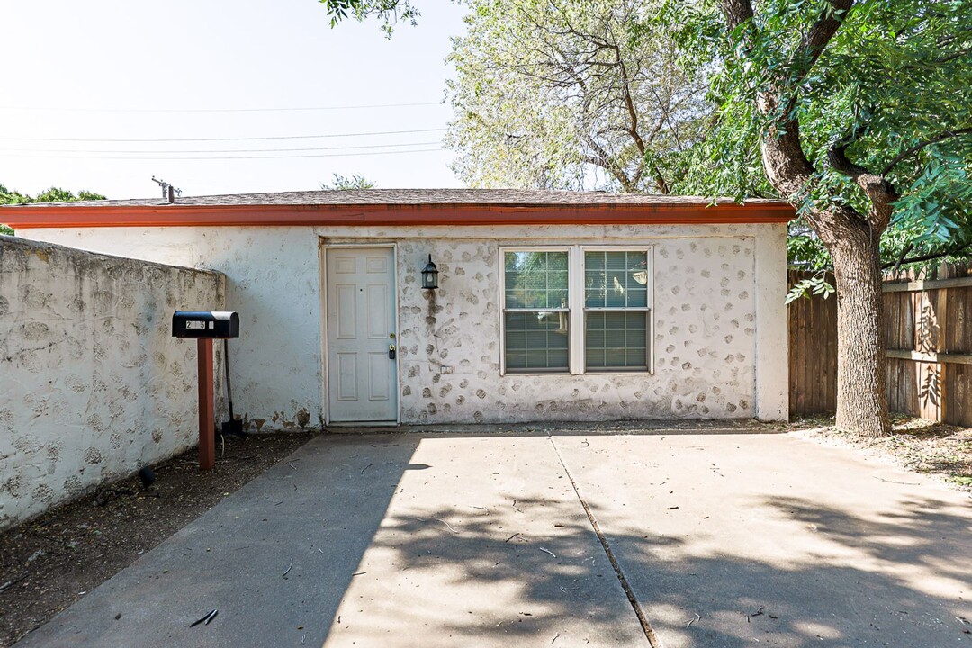 2305 18th St in Lubbock, TX - Foto de edificio
