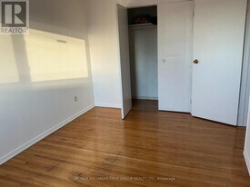 361 Linden St in Oshawa, ON - Building Photo