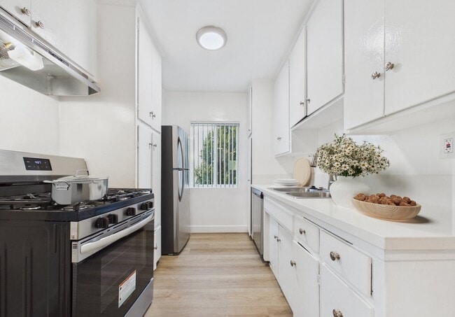 Buffalo Sherman Oaks Apartments