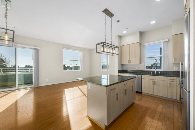 1066 41st Ave, Unit B303 in Capitola, CA - Foto de edificio - Building Photo