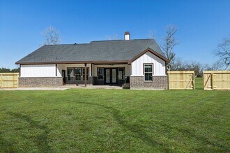 1610 Newgulf Dr in Boling, TX - Building Photo - Building Photo