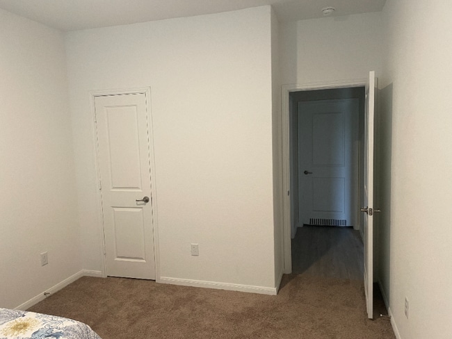 1050 Crenshaw Wy in San Antonio, TX - Foto de edificio - Building Photo