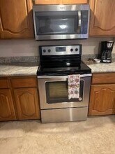 12212 N Paradise Vlg Pkwy S in Phoenix, AZ - Foto de edificio - Building Photo