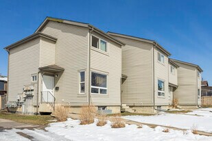 167 Ranch Glen Dr NW in Calgary, AB - Building Photo