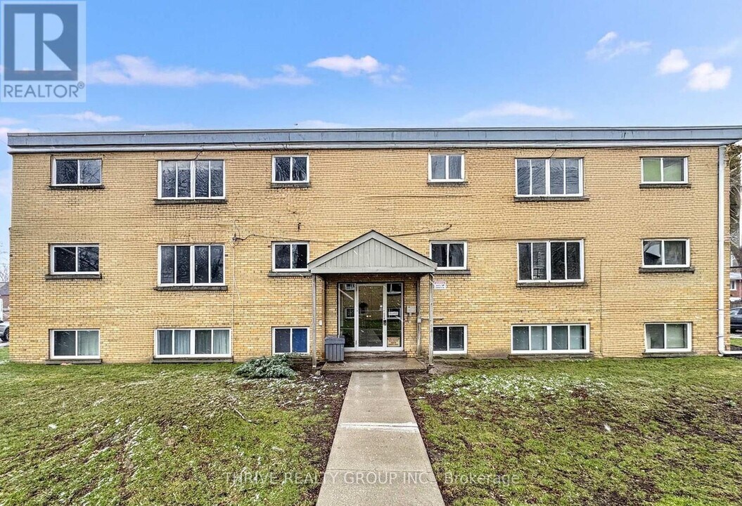 63-63 Wellington Rd in London, ON - Building Photo