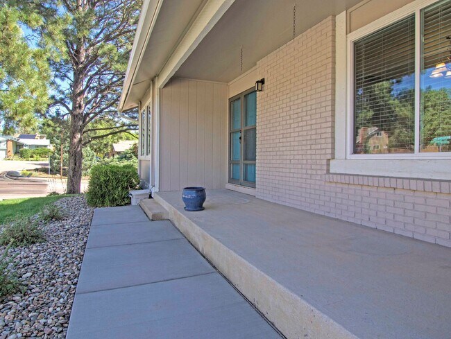 3201 Breckenridge Dr E in Colorado Springs, CO - Foto de edificio - Building Photo