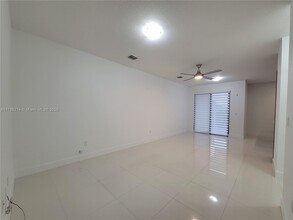 492 SW 91st Pl in Miami, FL - Building Photo - Building Photo
