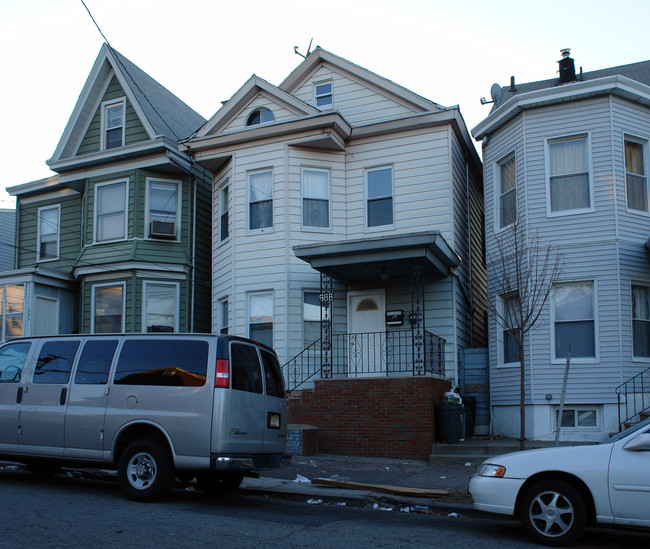 988 E 24th St in Paterson, NJ - Building Photo - Building Photo